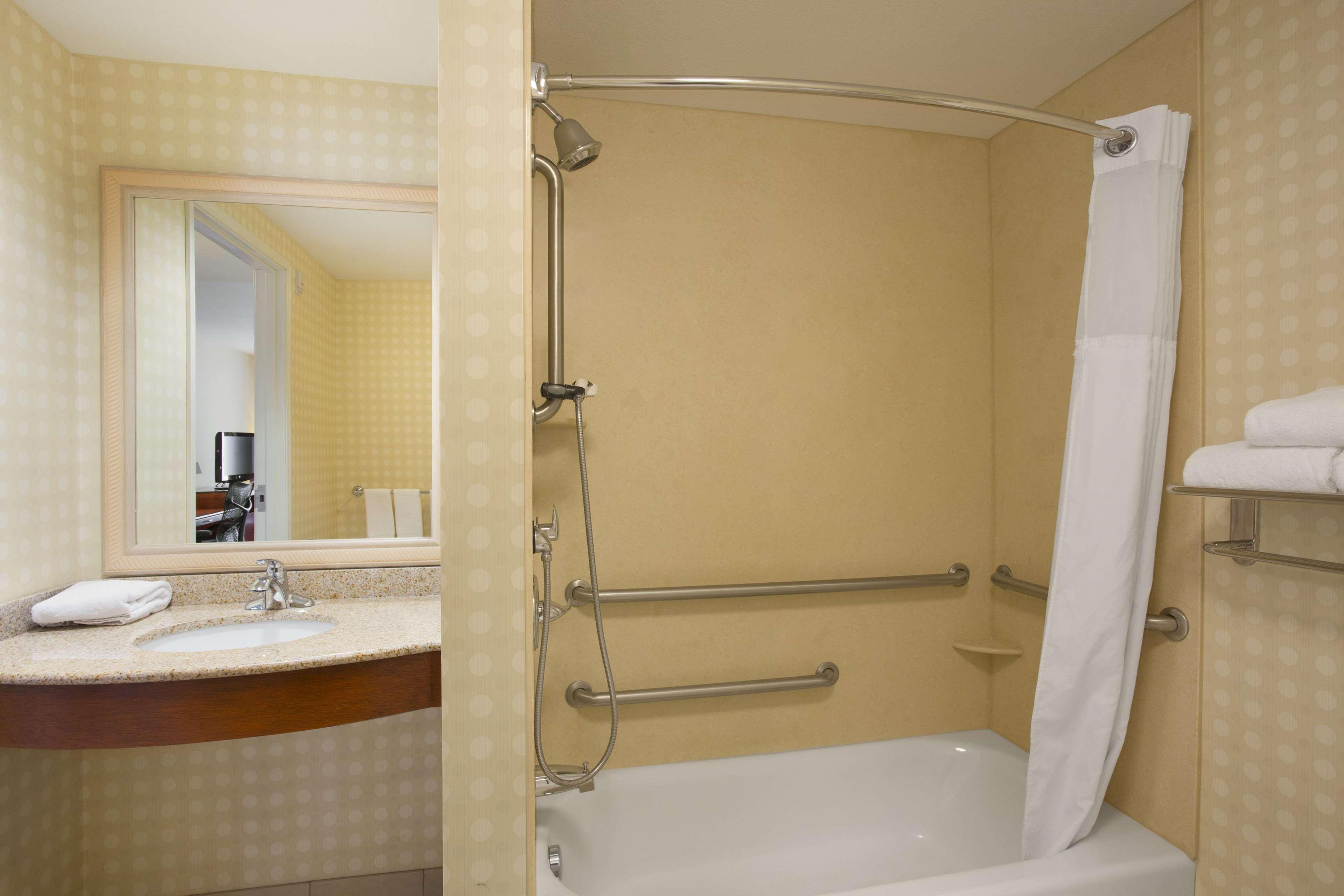 Hilton Garden Inn Бартлсвилл Экстерьер фото